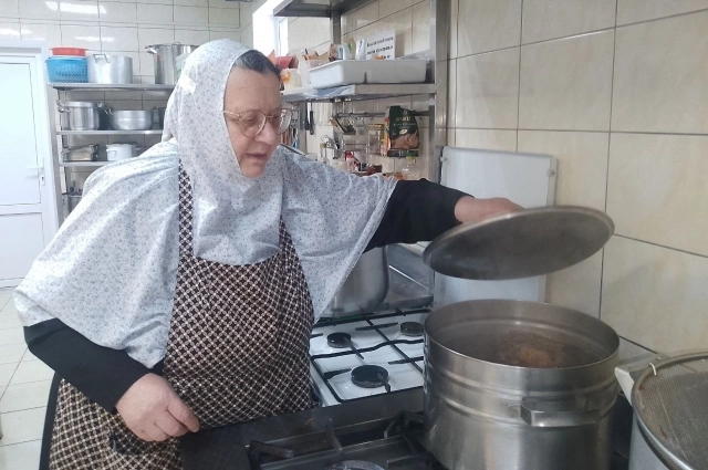 Келарь (заведующая монастырским столом, кладовой со съестными припасами и их отпуском на монастырскую кухню) Пензенского Троицкого епархиального женского монастыря монахиня Евпраксия.