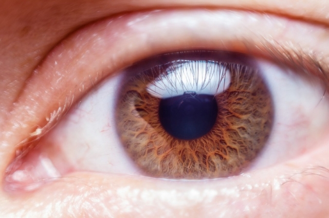 Заменой хрусталика при катаракте можно решить и ряд других проблем.