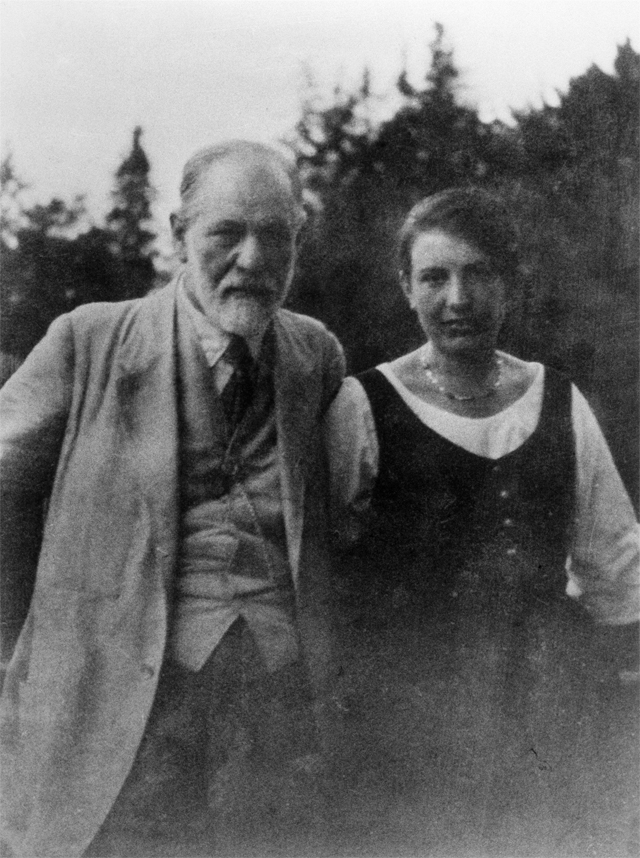 Зигмунд Фрейд с дочерью Анной. 1920-е годы.