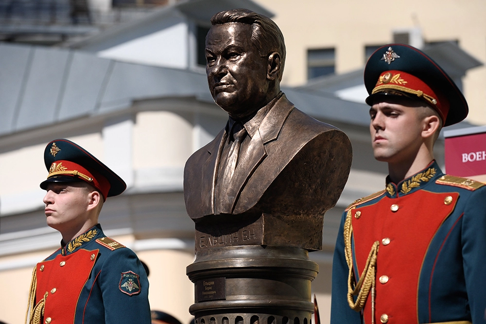 Бюст Бориса Ельцина.