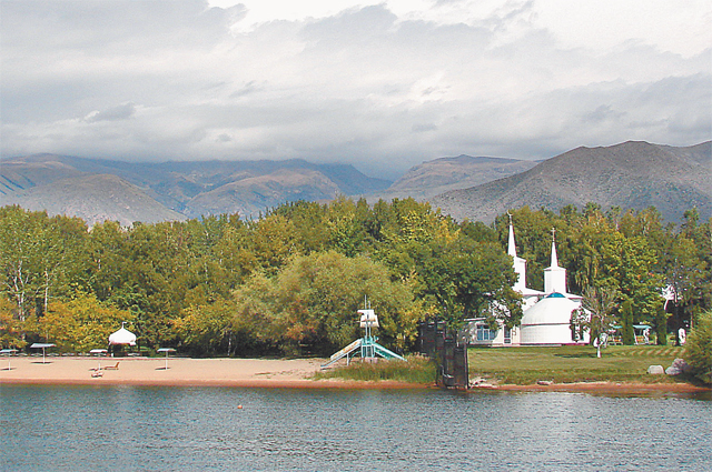 Берега озера Иссык-Куль.