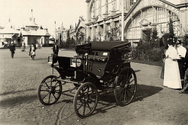 Один из первых автомобилей, выставленный на Нижегородской ярмарке.