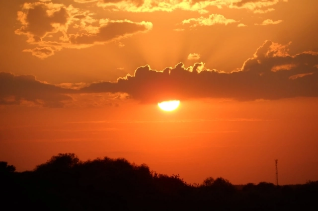 Считается, что рассветы и закаты на Сотника удивительно красивы.