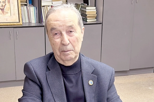 Ихиль Давидович перед уходом на пенсию.