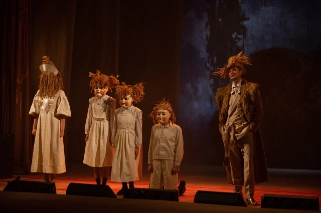 Дети и жена Манилова - безликие существа.  