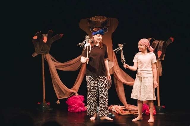 Александра и Ульяна вжились в роль.