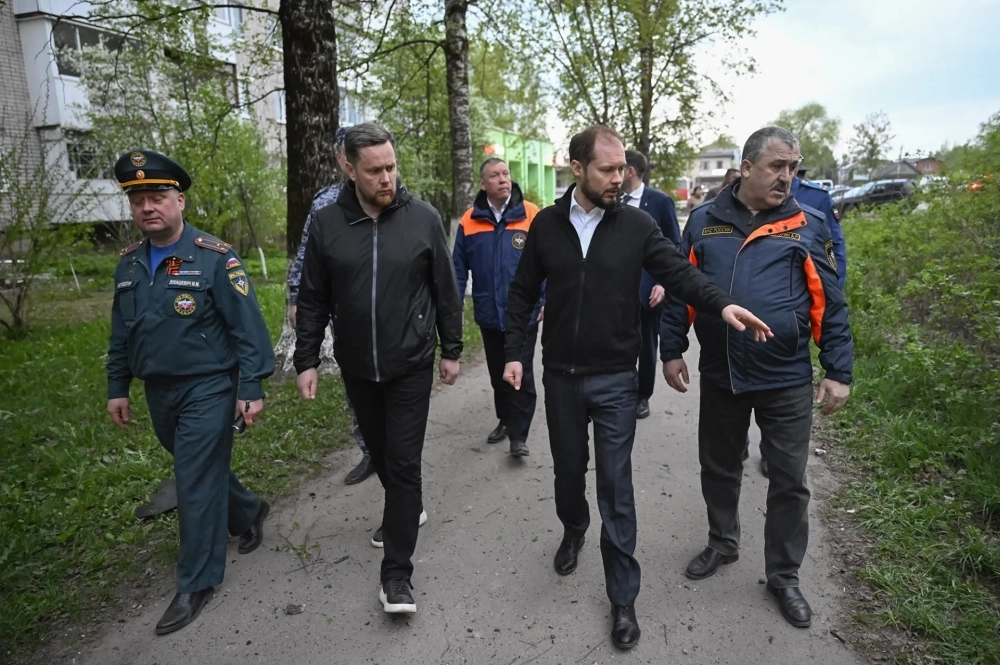 На место выехал губернатор Тверской области Виталий Королёв и представители экстренных служб.