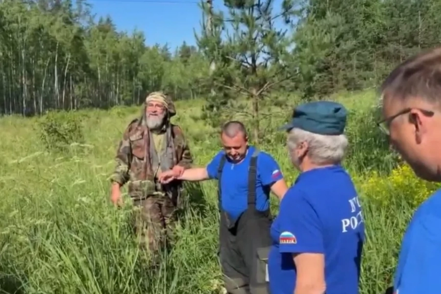 Спасённого передали медикам, которые, к счастью, никаких серьёзных повреждений не нашли