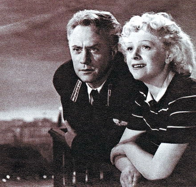 Михаил Жаров и Людмила Целиковская ва фильме «Воздушный извозчик» (1943)