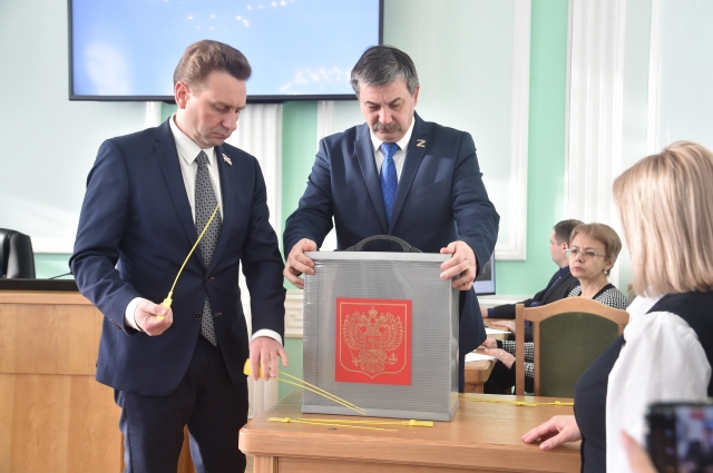 Выборы третьего зама проводятся тайным голосованием.