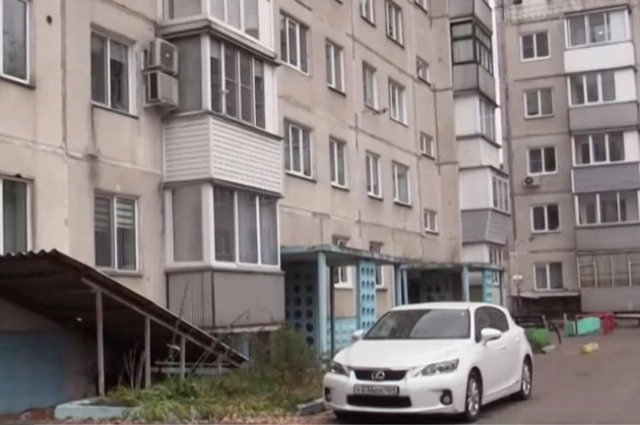 Этот Lexus, как утверждают соседи, принадлежит Ирине Усольцевой.