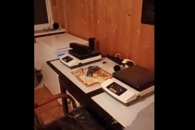 Готовые наркотики прятали в тайниках.