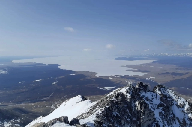 Ледовое озеро Эхой манит и опытных, и неподготовленных путешественников.