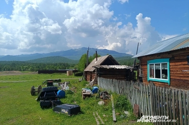 Вид на Кутурчинское Белогорье от дома свидетелей.