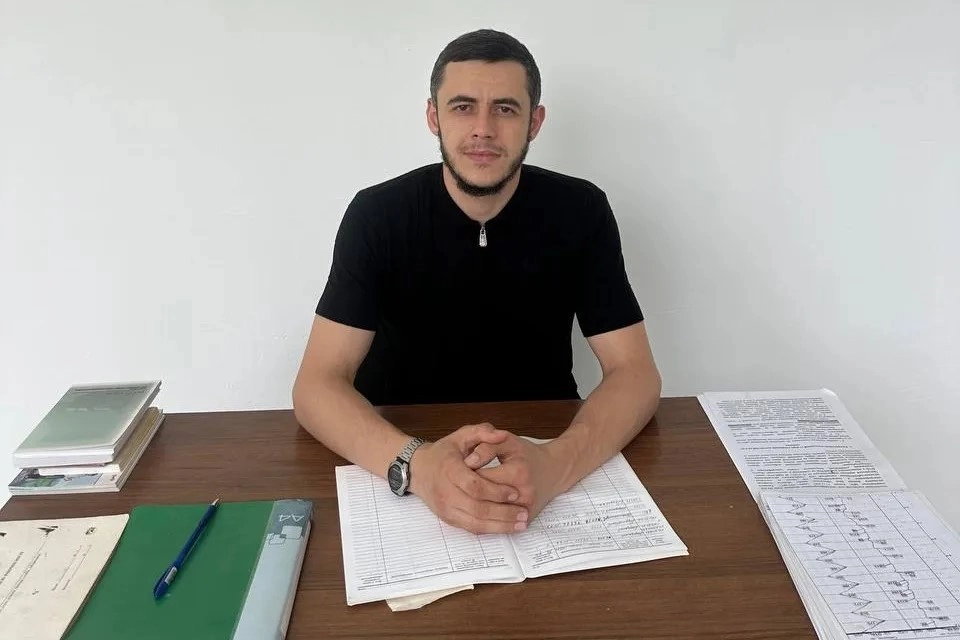 Расул Шахбанов за работой.