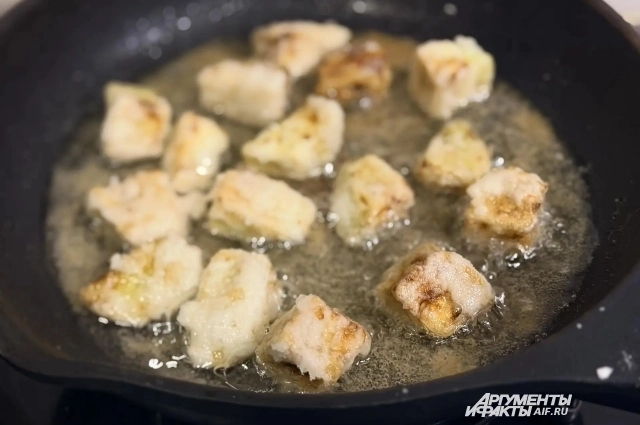 Баклажаны должны покрыться золотистой корочкой.