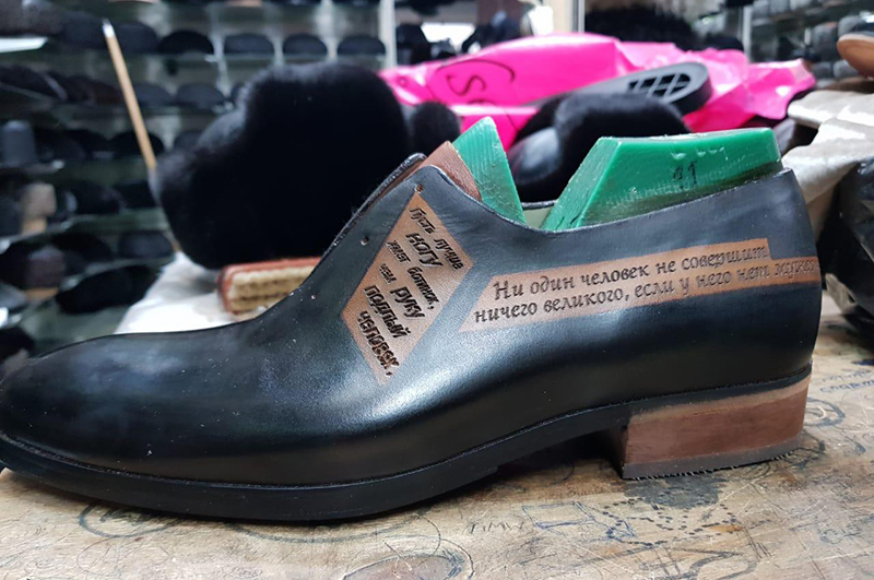 Как выглядит обувь, сшитая для Хабиба Нурмагомедова? | ОБЩЕСТВО | АиФ  Дагестан