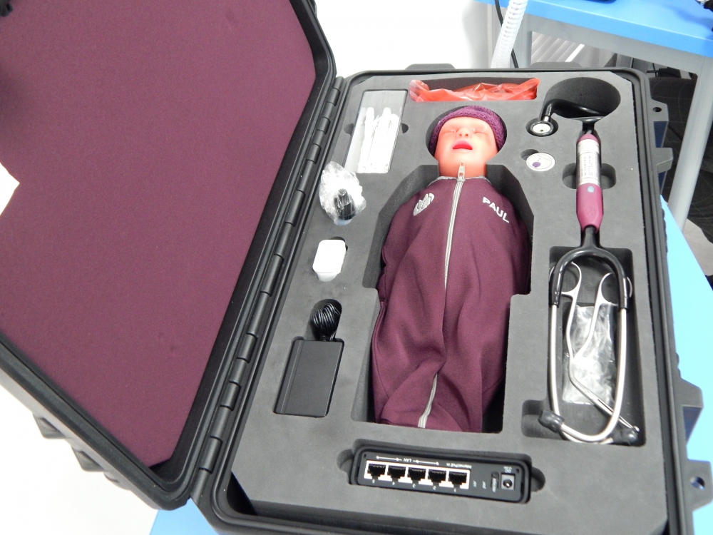 На этом роботе учёные из медицинского университета тестируют оборудование для недоношенных детей.
