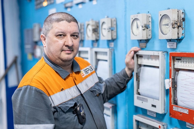 Машинист паровый турбин Виталий Мусин собран, сдержан, умеет оперативно принимать решения - настоящий профессионал.