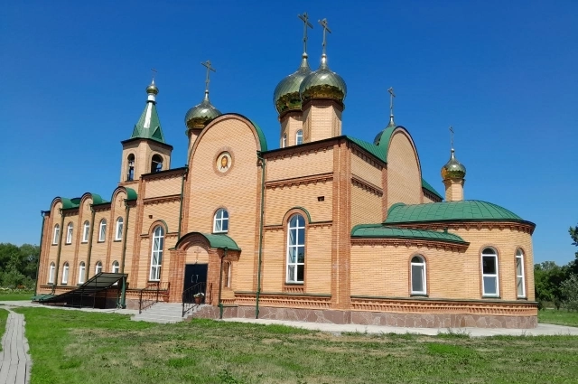 Церковь прихожане строили на свои деньги. 