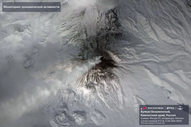 Вид на Безымянный из космоса