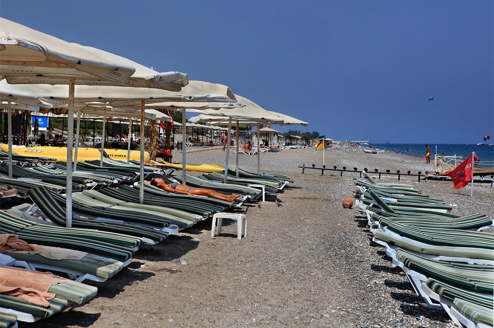 Пляж — главный аргумент за дешёвый отдых.