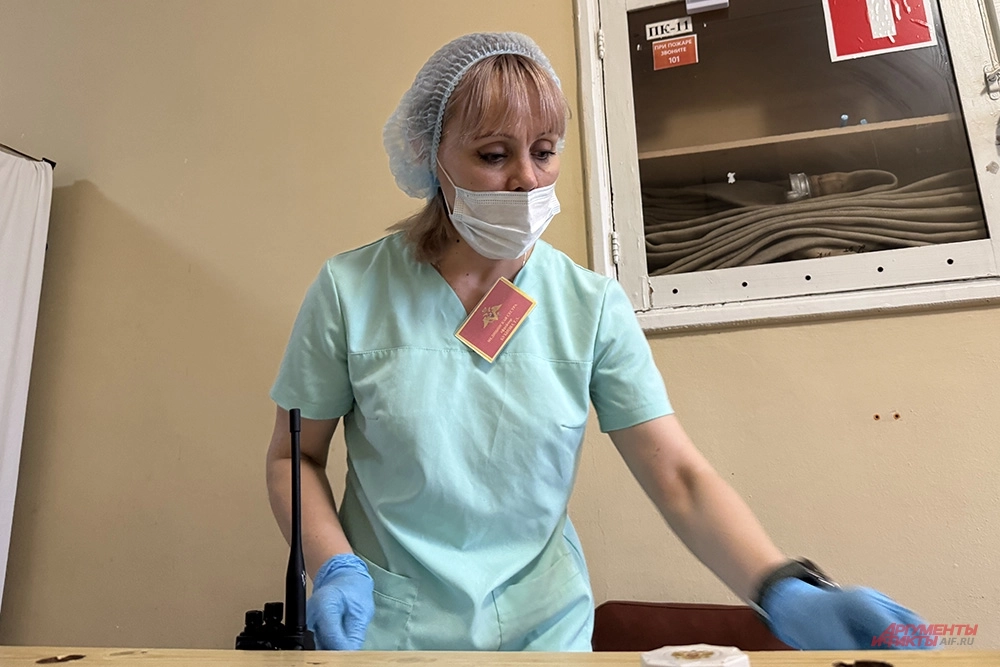 Медсестра медроты Татьяна Бубнова.