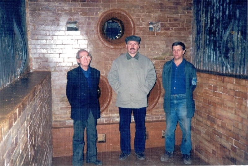 В топке ремонтируемого котла, Ульяновск, 2004 год.