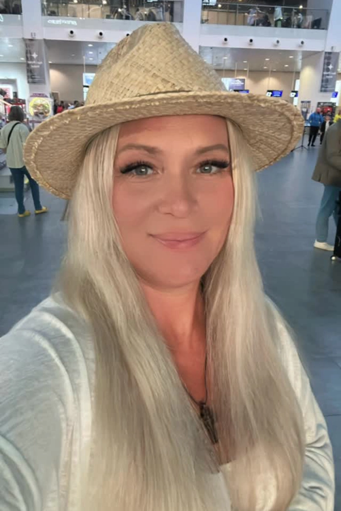 Виктория Макарская остается красивой и женственной.