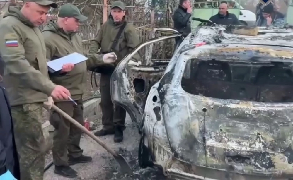 Мужчина поджег свой автомобиль и попытался сжечь жилье.