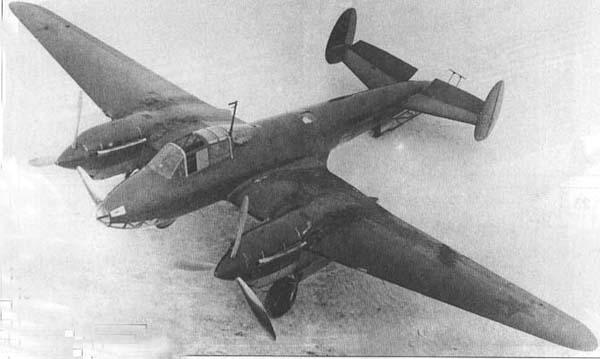 Пикирующий бомбардировщик Пе-2.