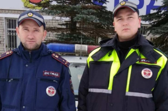 Лейтенанты полиции Игорь Зебзеев и Дмитрий Спирин пять часов искали мужчину.
