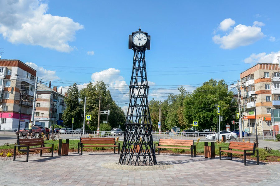 Обновлённую  Привокзальную площадь украсил арт-объект  в виде Шуховской башни.