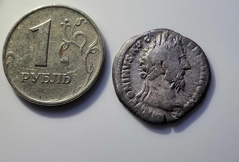 Денарий императора Марка Аврелия (правил со 161 по 180 год).