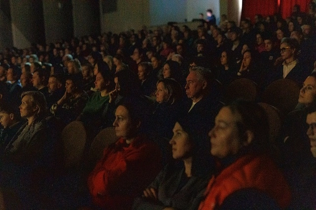 зрительный зал, зрители, кино, фильм