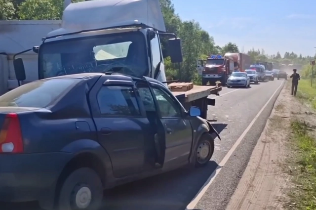 Пресс-служба УМВД опубликовала видео с места аварии.