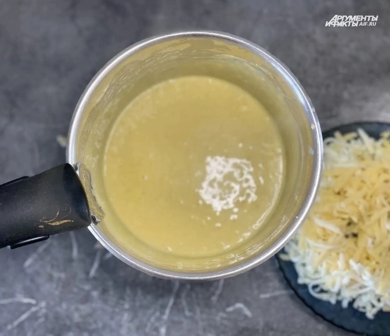 Соус получается тягучим, как плавленный сыр.