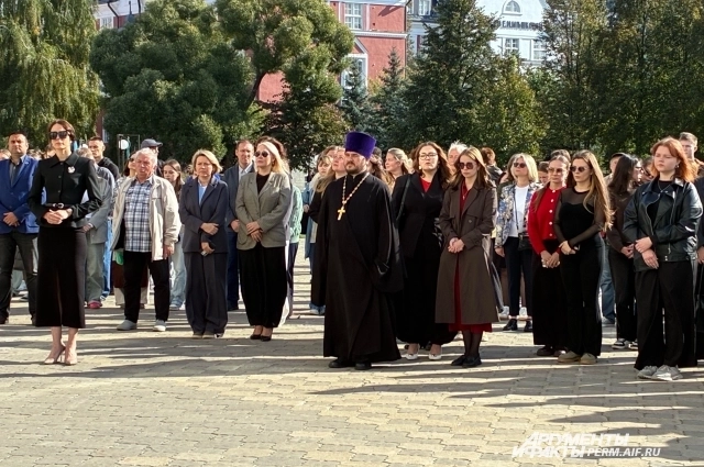 В университете прошли траурные мероприятия.