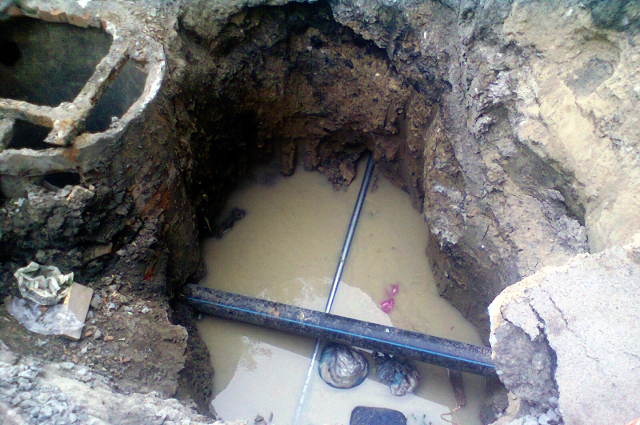 Ремонт канализационных сетей на улице Одесской