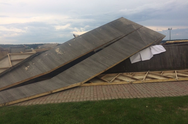 Пирамида Голода на Новорижском шоссе рухнула во время урагана.