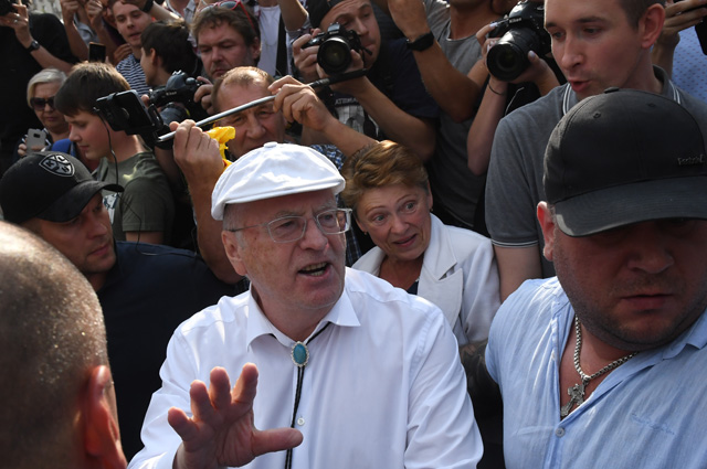 Лидер ЛДПР Владимир Жириновский во время несанкционированного митинга против пенсионной реформы на Пушкинской площади в Москве.