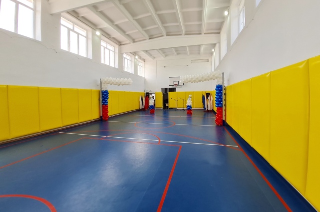 Десять спортзалов в сельских школах уже отремонтированы.