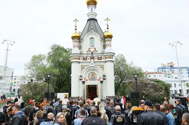Сотни байкеров приняли участие в молебне у мощей святой Екатерины
