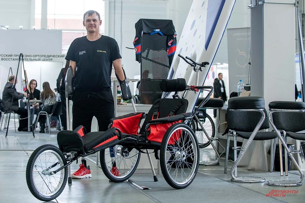 Беговая коляска позволяет заниматься спортом даже парализованным людям.