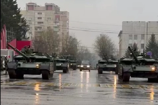 Хабаровск: репетиция парада 2 мая