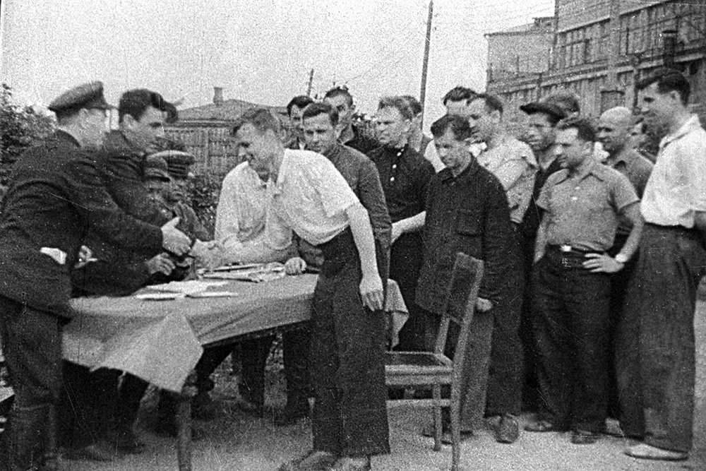 
 Петля для комиссара. Предатель Жиленков служил и немцам, и американцам    