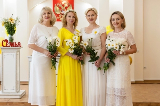 Внимательные и креативные сотрудницы Канашского ЗАГСа.