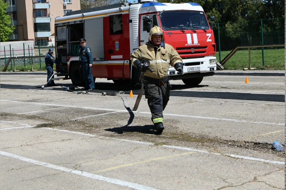 Бег с пожарным рукавом.