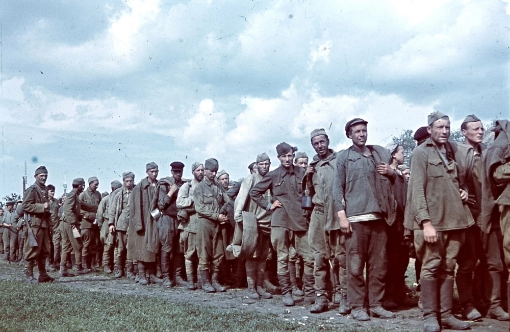Советские военнослужащие в немецком плену, 1942 год