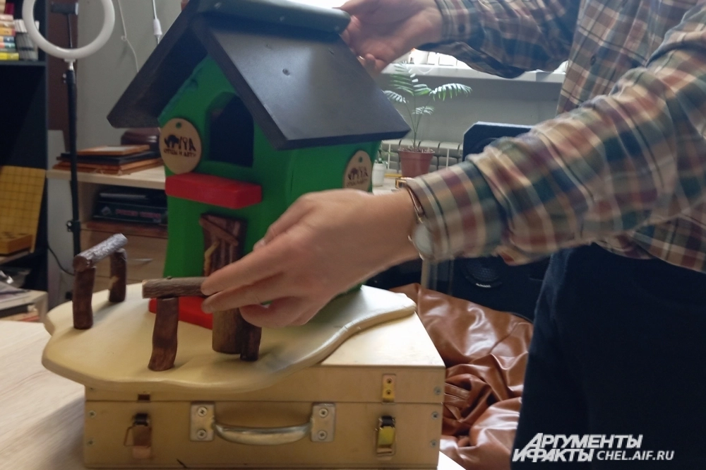 Такой чемодан и скворечник удаётся выполнить за несколько занятий.